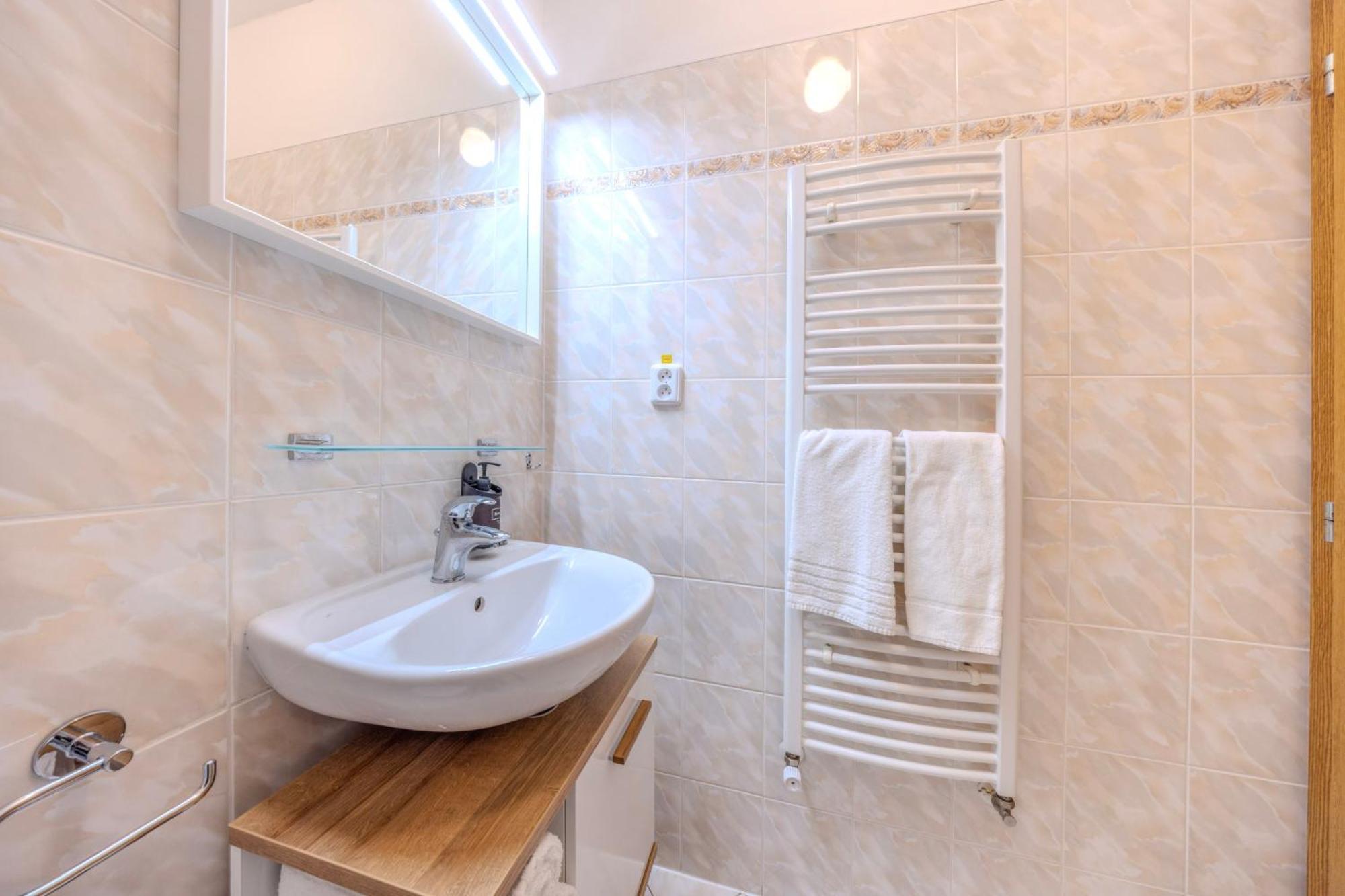 Marina Vltava Hotel Nelahozeves Buitenkant foto