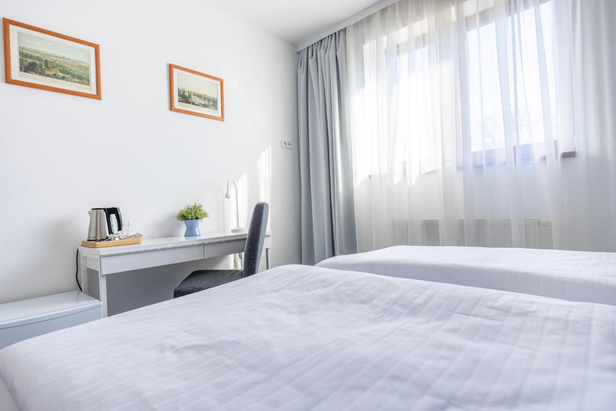 Marina Vltava Hotel Nelahozeves Buitenkant foto