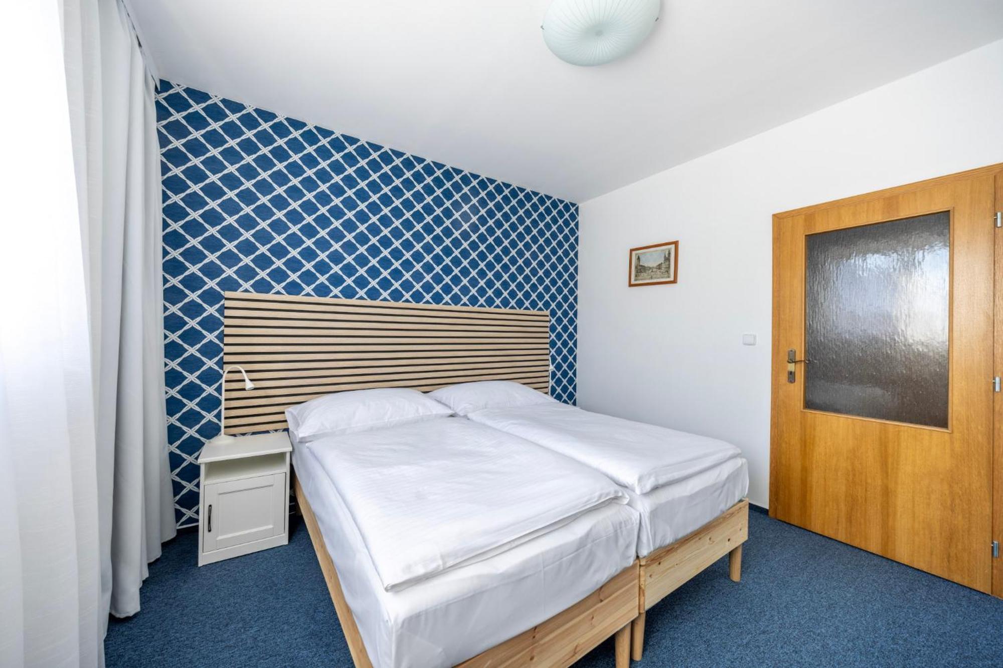 Marina Vltava Hotel Nelahozeves Buitenkant foto