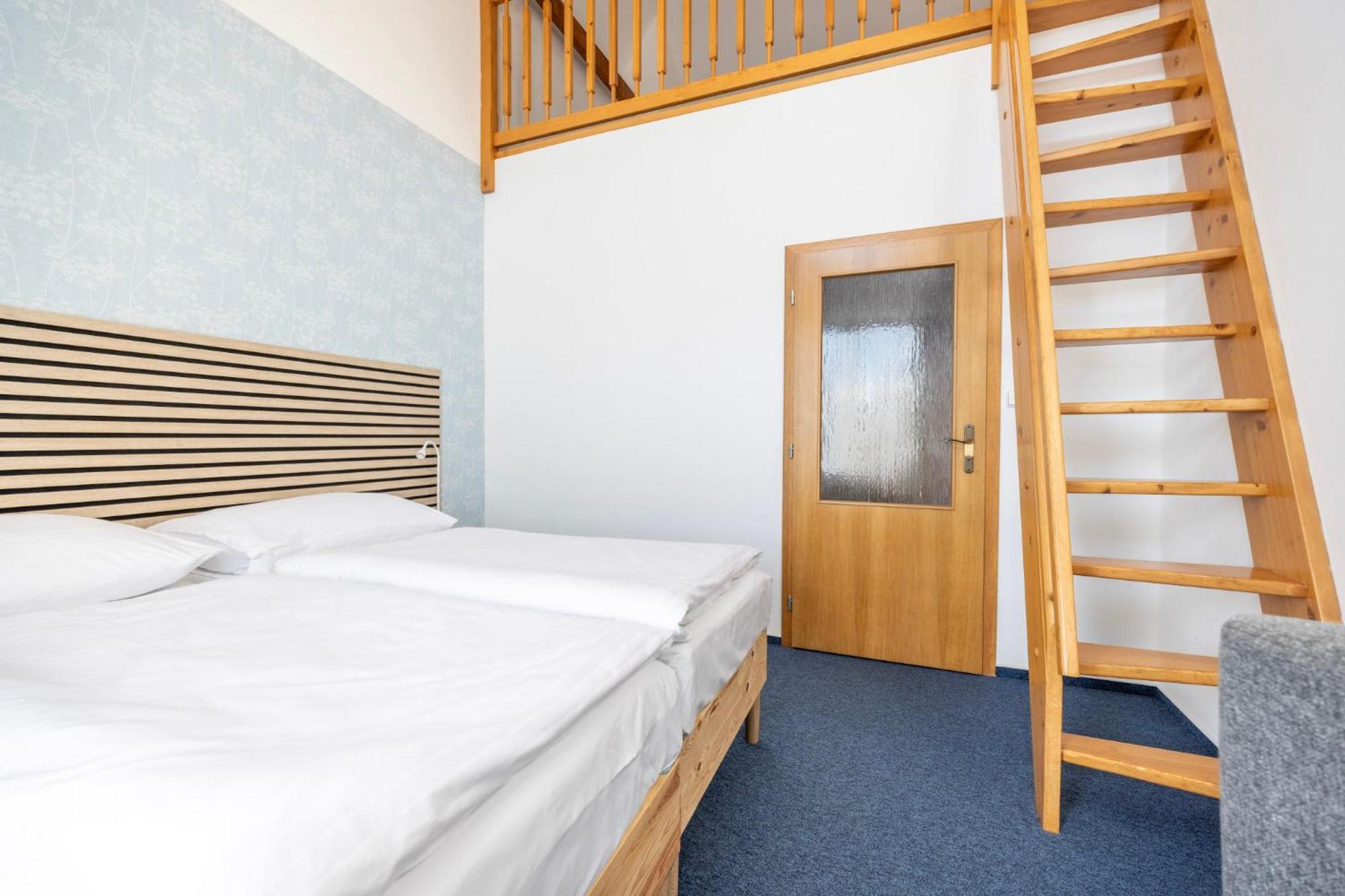 Marina Vltava Hotel Nelahozeves Buitenkant foto