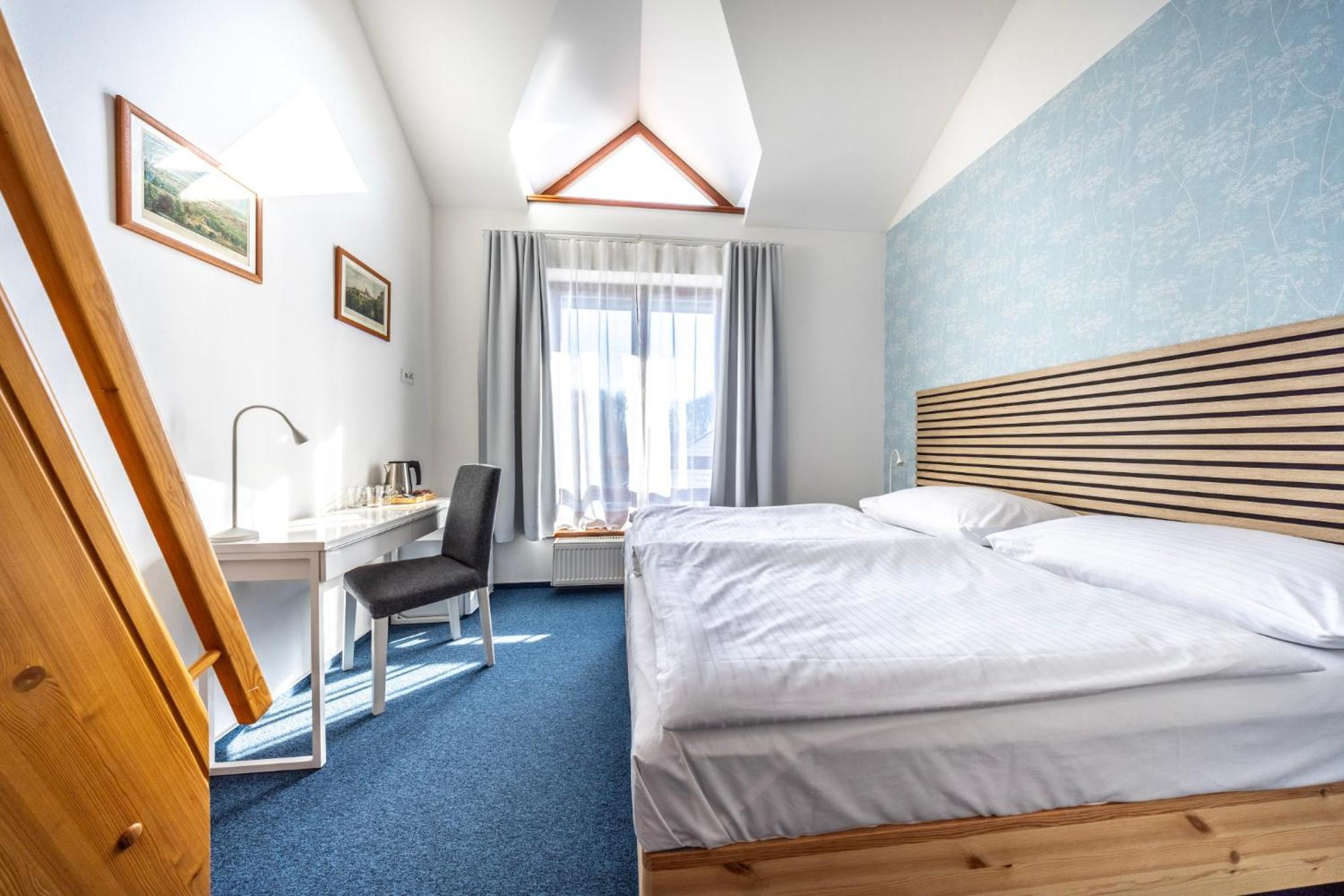 Marina Vltava Hotel Nelahozeves Buitenkant foto