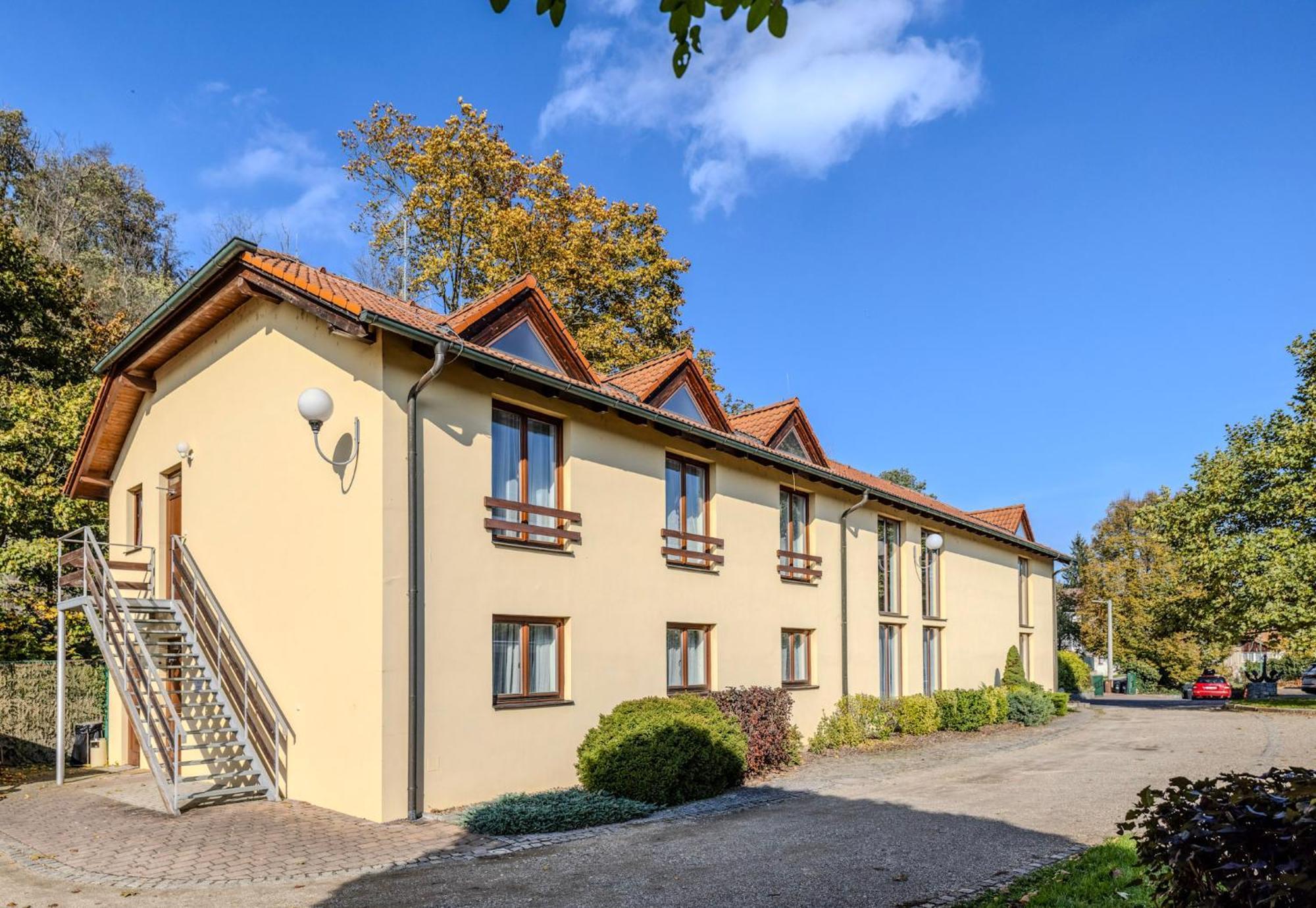 Marina Vltava Hotel Nelahozeves Buitenkant foto